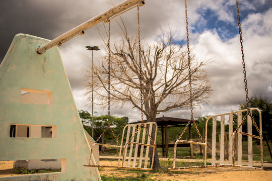 parquinho abandonado