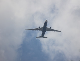 Fototapeta na wymiar Airplane take off on blue sky with cloudy