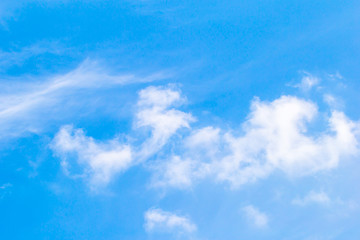 Obraz premium The white clouds in the sky in the afternoon.