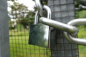 Vorhängeschloss mit Kette