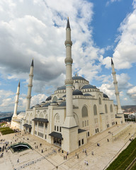 Fototapeta na wymiar Camlica mosque in istanbul