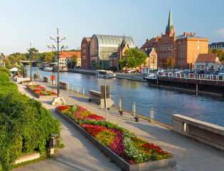 Bydgoszcz. Old Town.  View of the Brda River waterfront and city architecture - obrazy, fototapety, plakaty