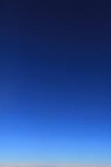 上空　雲の上より空撮