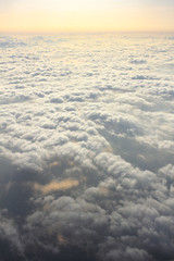 上空　雲の上より空撮