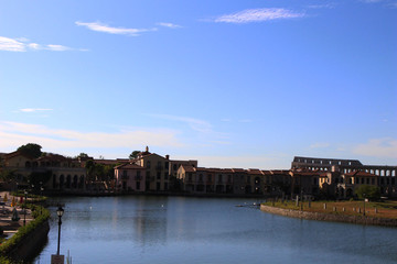 Obraz premium view of charles bridge and river in florence italy