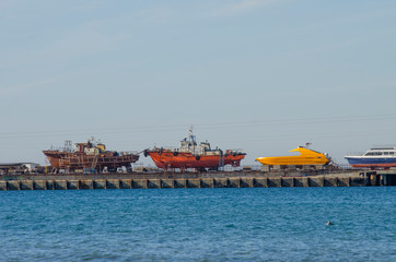 Obraz premium Old fishing boat on the slipway. sea Port in Anapa.