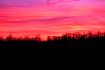 Die Sonne geht unter und es wird langsam dunkel