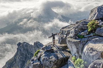 Papier Peint photo autocollant Montagne de la Table Sportif extrême sur le plateau de Table Mountain en Afrique du Sud