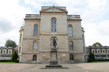 Fototapeta na wymiar Observatoire de Paris with the le Verrier statue by Henri Chapu in Paris, France