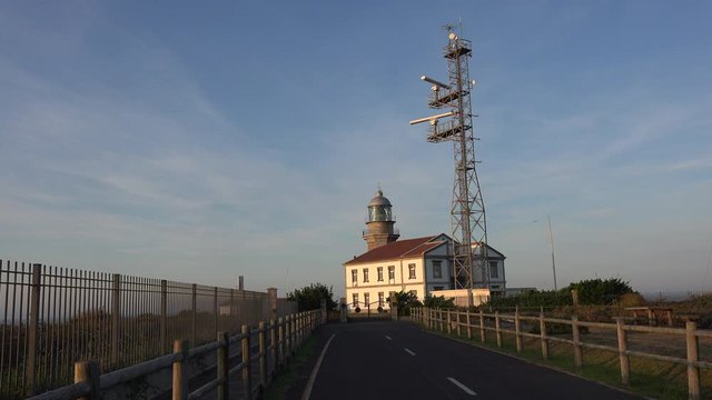 Faro de costa y  antena de comunicaciones y radar en Cabo Pe&ntilde;as. Asturias. Espa&ntilde;a