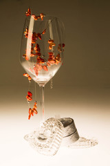 Gargantilla de coral en copa de cristal