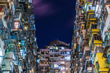 Fototapeta na wymiar 香港の集合住宅・高層マンション（Quarry Bay）