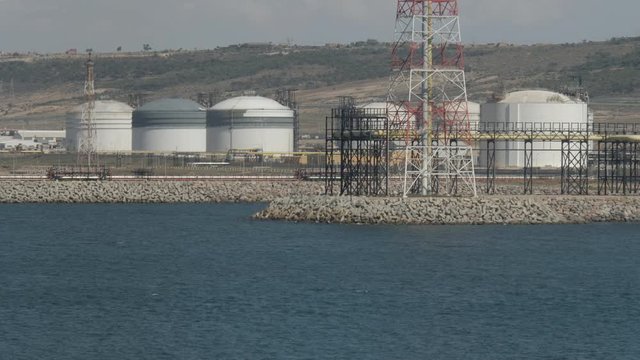 Gas storage in port