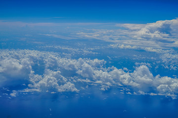 Naklejka na ściany i meble 飛行機から見える雲と空