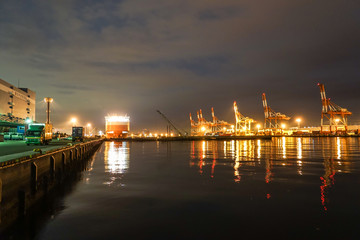 大黒ふ頭の港の夜景
