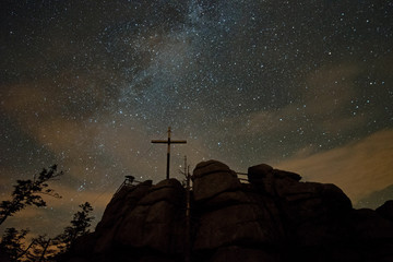 Blick auf die Milchstraße im Dreisessel Massiv in Niederbayern, Bayern, Deutschland