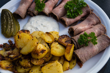 Roastbeef mit Bratkartoffeln