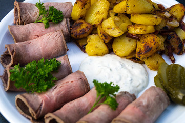 Roastbeef mit Bratkartoffeln