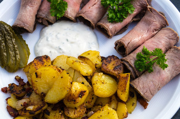 Roastbeef mit Bratkartoffeln