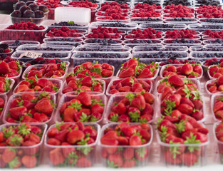 Frisches Obst auf einem Wochenmarkt