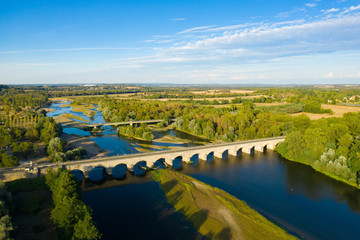 Vue globale sur le pont du Guétin à proximité du Bec d'Allier vers Nevers et la Loire