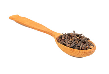 Dry cloves in spoon