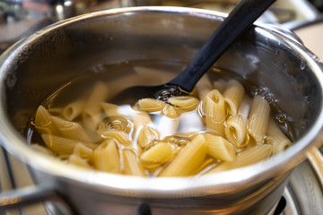 Cooking fresh pasta in a pot