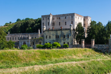 Fototapeta na wymiar The castle of Catajo in the Euganei hills