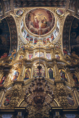 Fototapeta na wymiar Interior of spectacular church