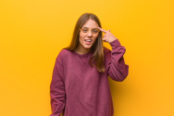 Obraz premium Young casual woman doing a disappointment gesture with finger