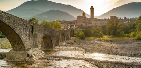 The town of Bobbio and the old medieval bridge. Bobbio, Piacenza province, Emilia Romagna, Italy. - obrazy, fototapety, plakaty