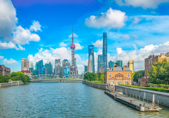 Obraz premium The Bund and Lujiazui's Cityscape on the Huangpu River in Shanghai, China