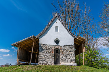 Kapelle auf dem Frauenbergerl in Sufferloh Bayern gilt als Kraftort