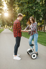 Boyfriend teaches his girl to ride on gyro board
