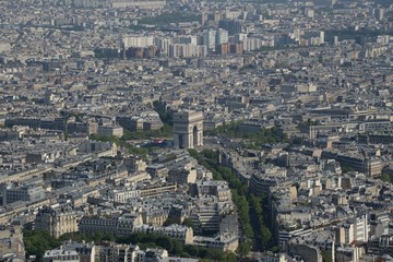 Fototapeta na wymiar Torbogen Arc de Triomphe de l’Étoile in Paris, Frankreich Blick vom Eiffelturm 