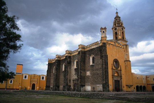 paisaje en Cholula Puebla mostrando iglesia