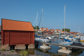 Fototapeta na wymiar View over the harbour of the town Öregrund in the archipelago north of Stockholm