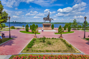 Samara, Russia - July 11, 2019: Monument dedicated to the main founder of the city and the first voivode Prince Gregory Zasekin on the quay of Volga river - obrazy, fototapety, plakaty