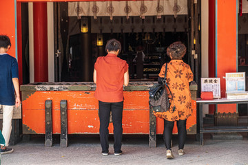 宮崎の観光地青島を訪れた旅行者12