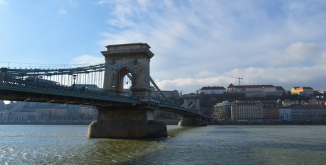 Obraz premium The Szechenyi Chain Bridge over the Danube in Budapest on December 29, 2017.