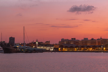 Obraz premium Sunset with the port