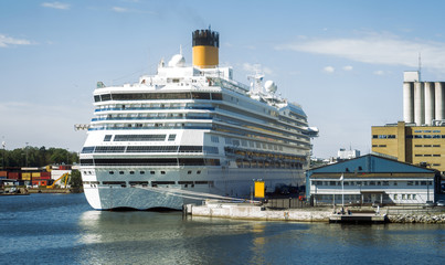 Fototapeta na wymiar Cruise ship moored at the sea port.