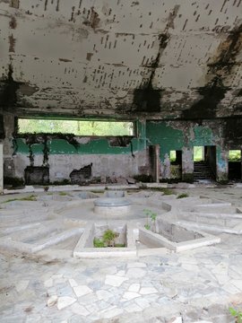 Abandoned bathes