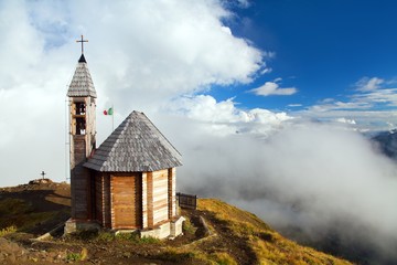 Fototapeta premium Small wooden church or chapel on the mountain