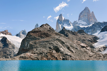 Obraz premium Mount Fitz Roy viewed from Laguna de Los Tres in Patagonia, Argentina