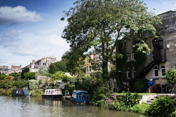 Obraz premium View of the Kennet and Avon Canal in Bath, Somerset, England, Europe