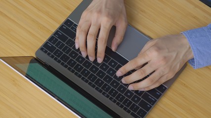 男性・パソコン