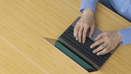 男性・パソコン