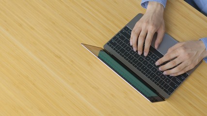 男性・パソコン