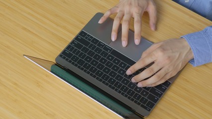 男性・パソコン